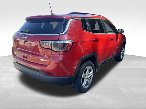 Used 2024 Jeep Compass Latitude AWD/4WD image 5