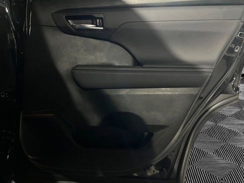 Used 2023 Toyota Highlander L image 15