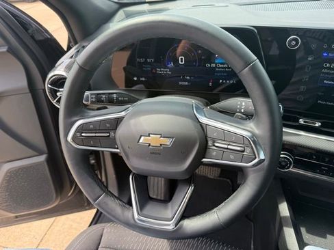 Used 2025 Chevrolet Equinox LT FWD image 13