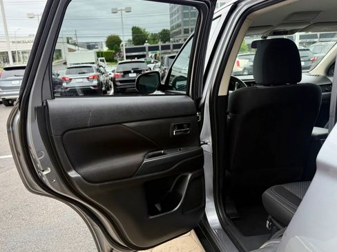 Used 2020 Mitsubishi Outlander ES AWD/4WD image 26