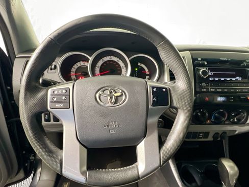Used 2012 Toyota Tacoma Base image 17