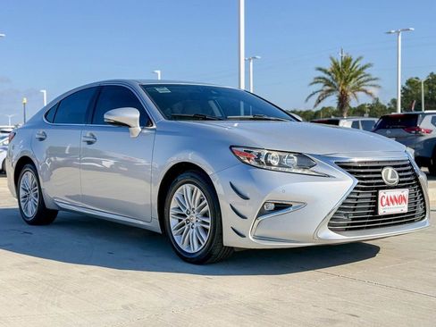 Used 2017 Lexus ES 350 w/ Premium Package image 6