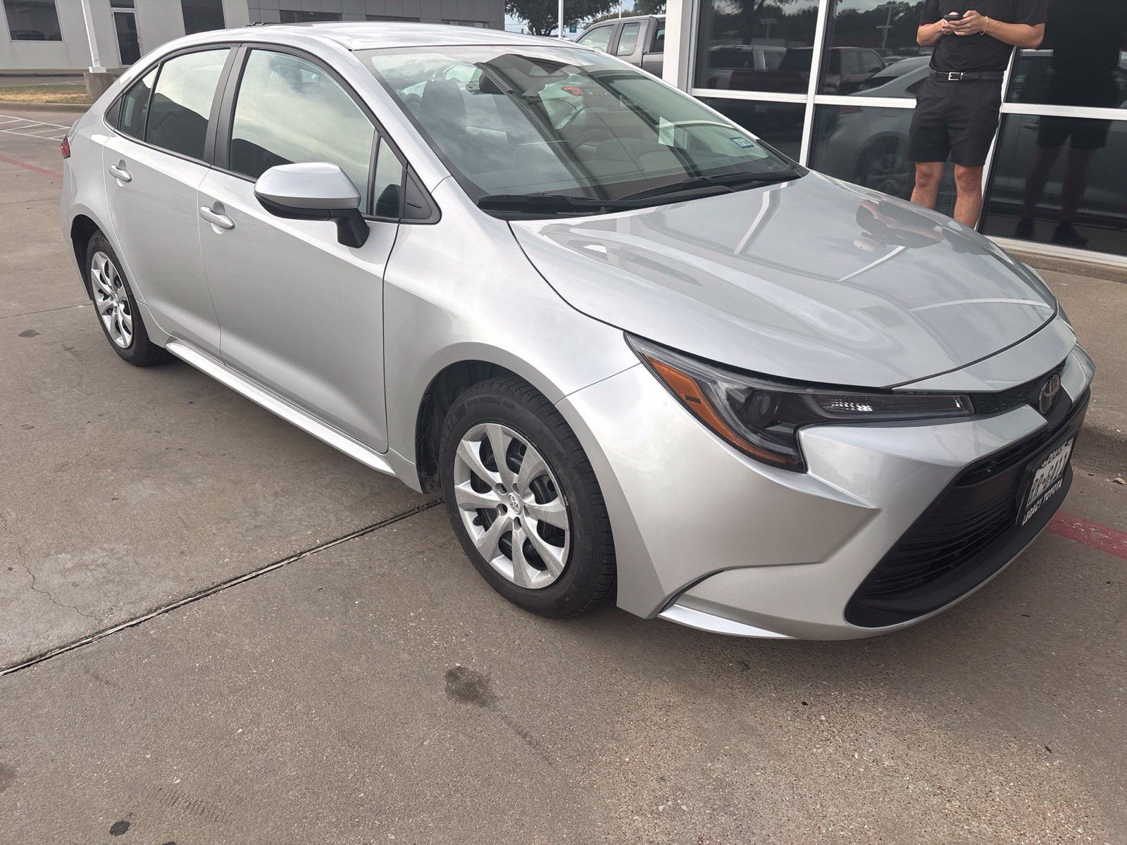 Used 2026 Toyota Corolla LE FWD image 3