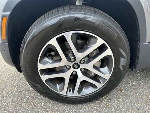 Used 2024 Land Rover Defender 130 S image 10