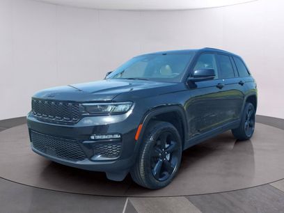 Used 2025 Jeep Grand Cherokee Limited w/ Black Appearance Package