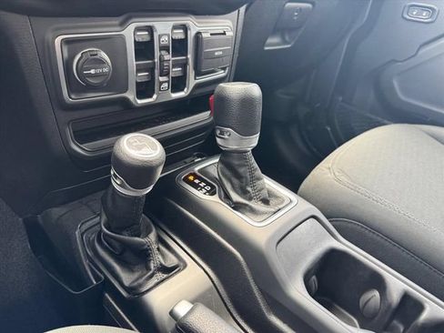 Used 2021 Jeep Gladiator Sport AWD/4WD image 19