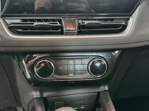 Used 2025 Chevrolet TrailBlazer LT FWD image 22