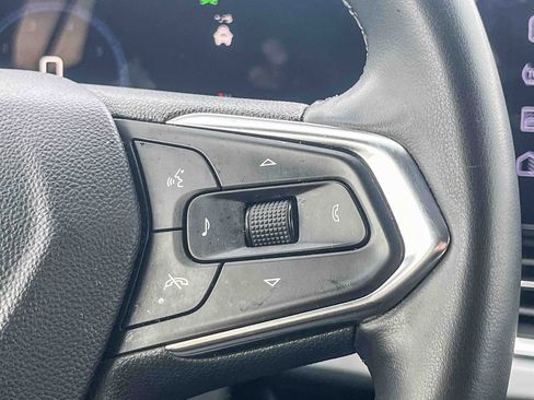 Certified 2025 Chevrolet Trax LT w/ LT Convenience Package image 19