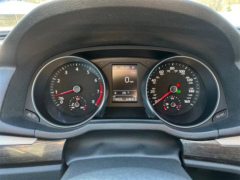 Used 2018 Volkswagen Passat 2.0T SE image 22