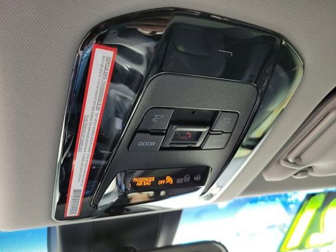 Used 2021 Toyota Venza LE image 33