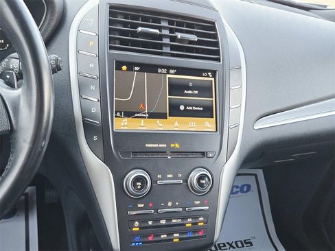 Used 2017 Lincoln MKC Reserve image 24