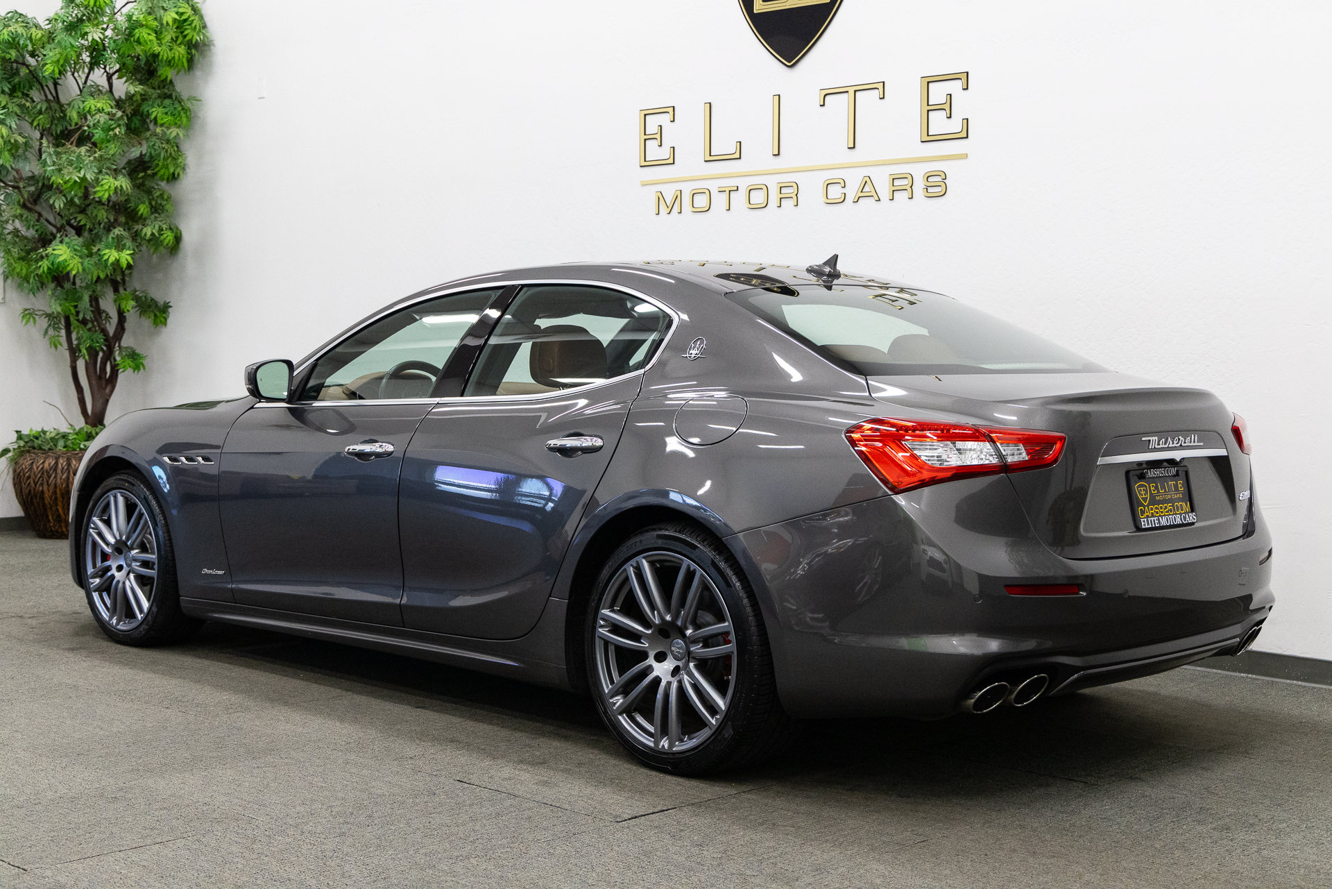 Used 2018 Maserati Ghibli GranLusso RWD image 3