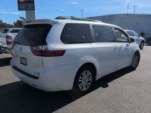 Certified 2017 Toyota Sienna XLE image 3