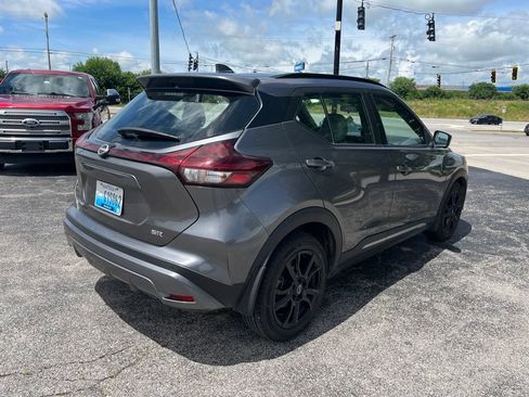 Used 2023 Nissan Kicks SR w/ SR Premium Package FWD image 3