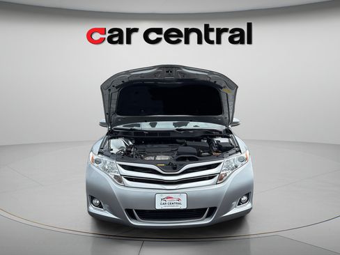 Used 2015 Toyota Venza LE AWD/4WD image 2