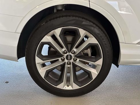 Used 2022 Audi Q7 3.0T Premium Plus w/ Premium Plus Package AWD/4WD image 9