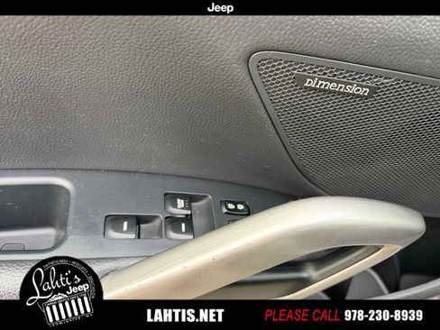 Used 2012 Hyundai Veloster w/ Style Pkg image 28