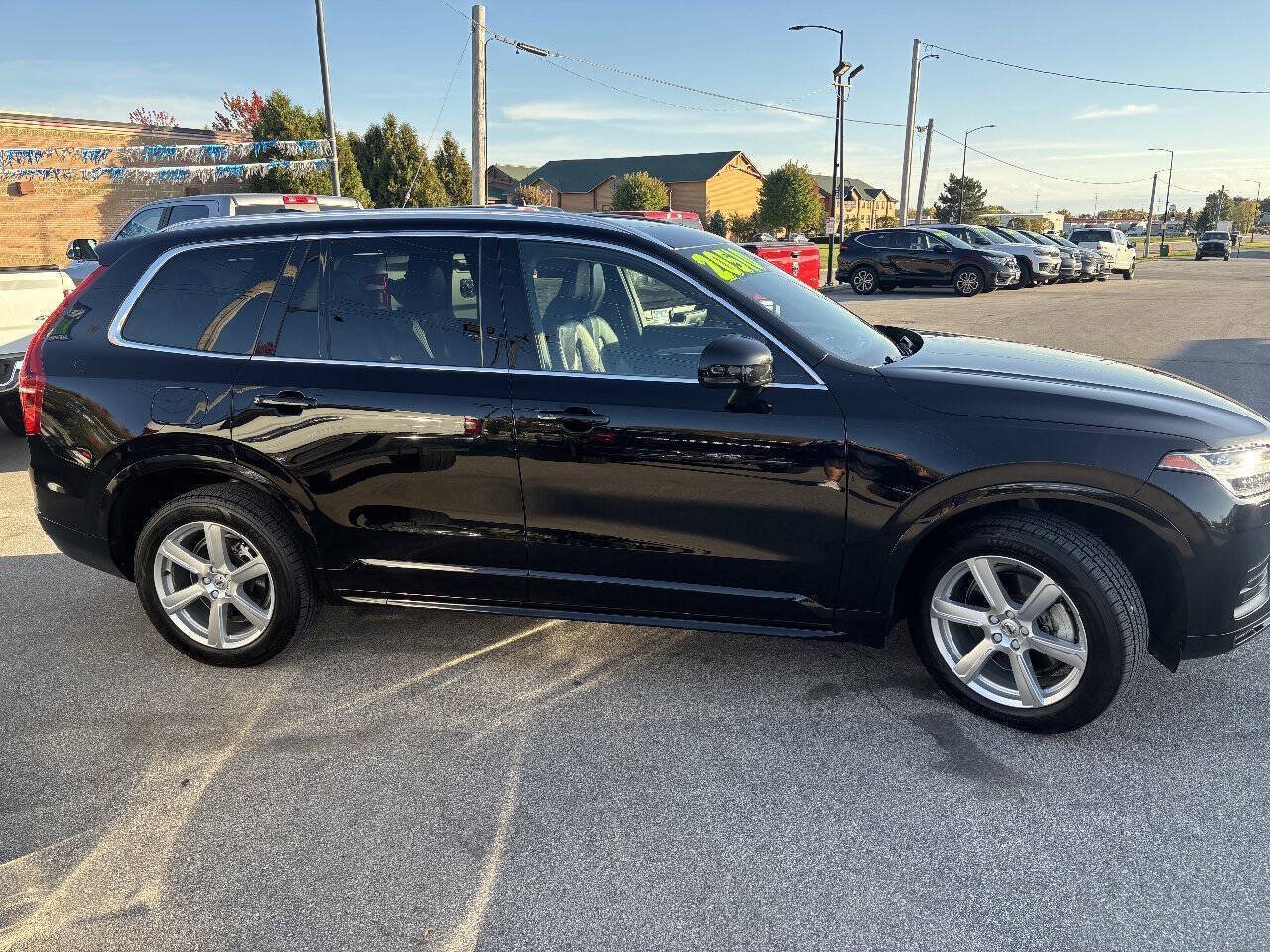 Used 2022 Volvo XC90 T5 Momentum AWD/4WD image 5