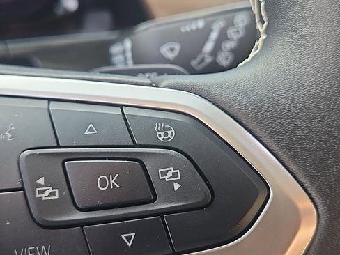 Used 2025 Volkswagen Atlas SE image 12