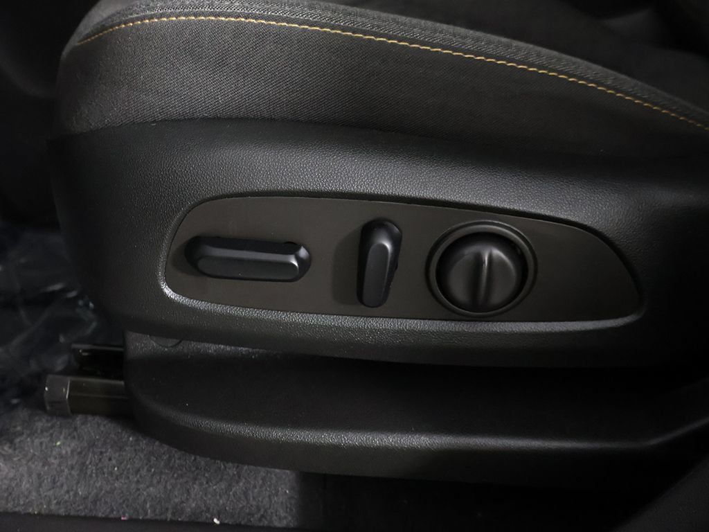 Used 2024 Chevrolet Equinox LT w/ LPO, Floor Liner Package AWD/4WD image 31