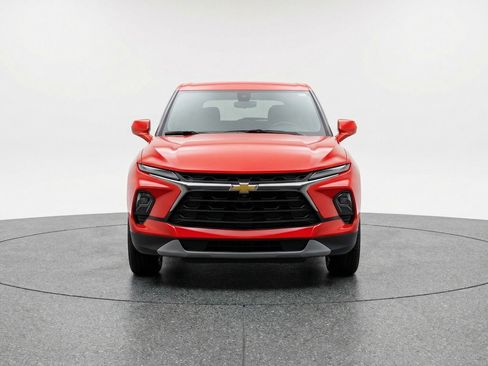 Used 2025 Chevrolet Blazer LT image 2
