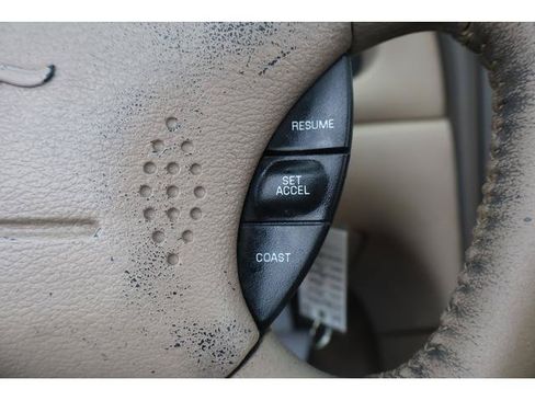 Used 2004 Ford Mustang Convertible RWD image 11
