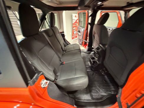 Used 2018 Jeep Wrangler Unlimited Sahara w/ Cold Weather Group AWD/4WD image 49