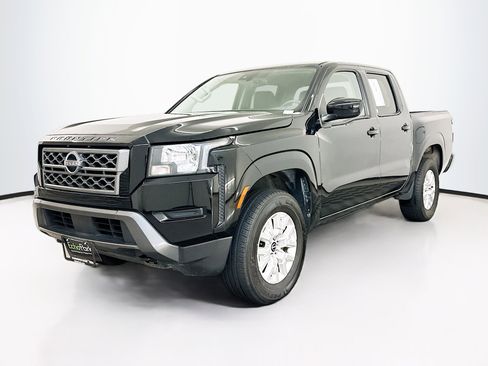 Used 2023 Nissan Frontier SV image 3
