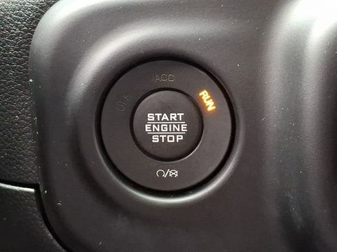 Used 2020 Jeep Wrangler Unlimited Sahara image 24