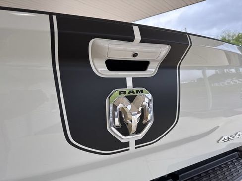 Used 2024 RAM 2500 Laramie AWD/4WD image 37