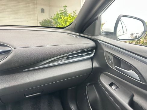 Used 2025 Buick Envista Preferred image 35