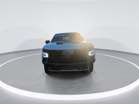 Used 2023 Chevrolet Silverado 1500 ZR2 w/ Technology Package image 3