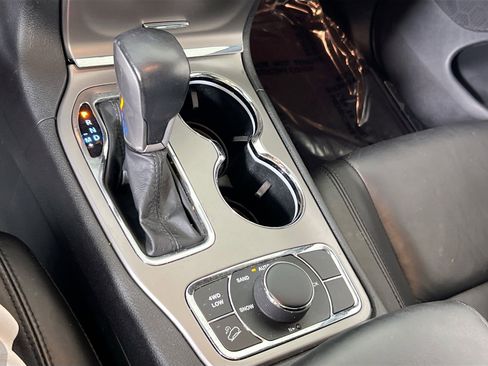 Used 2022 Jeep Grand Cherokee Limited image 17