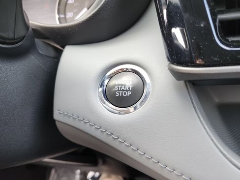 Used 2023 Toyota Highlander LE AWD/4WD image 8