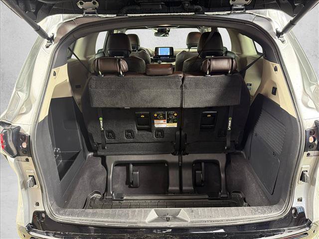 Used 2022 Toyota Sienna Platinum FWD image 19