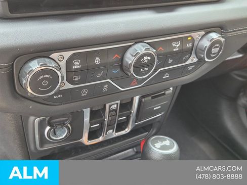 Used 2025 Jeep Wrangler Unlimited Sahara AWD/4WD image 25
