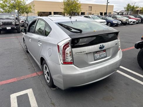 Used 2015 Toyota Prius Two FWD image 2