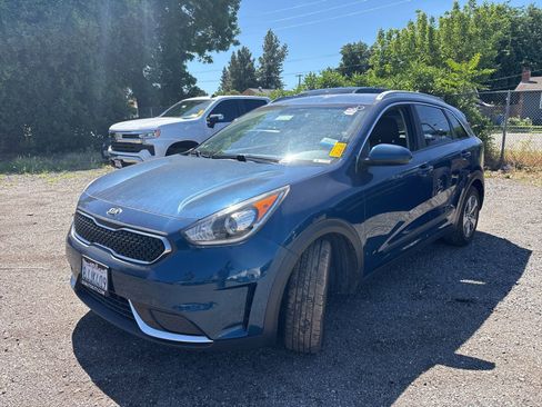 Used 2019 Kia Niro LX FWD image 2