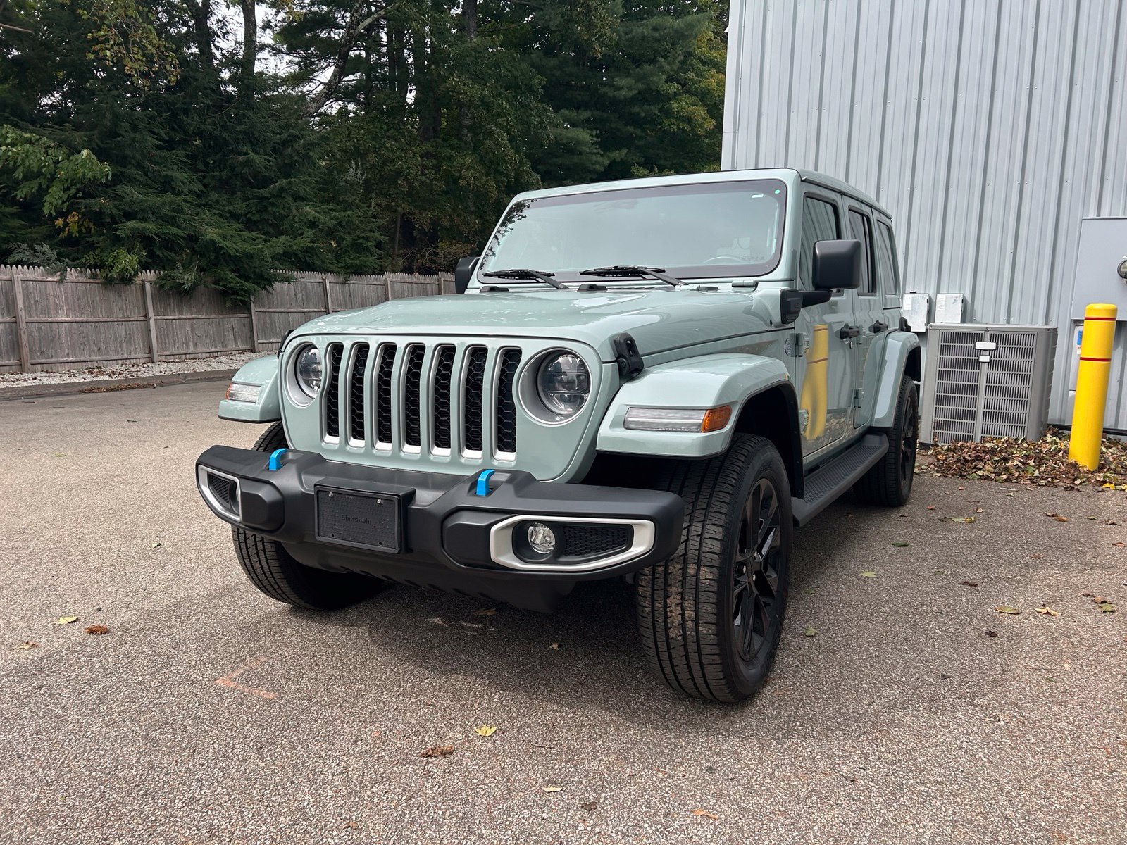 Used 2023 Jeep Wrangler Unlimited Sahara w/ Cold Weather Group AWD/4WD image 9