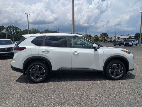 Used 2025 Nissan Rogue SV FWD image 2