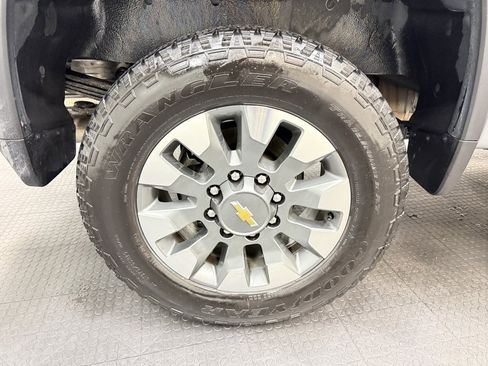 Used 2025 Chevrolet Silverado 2500 Custom w/ Custom Value Package image 12