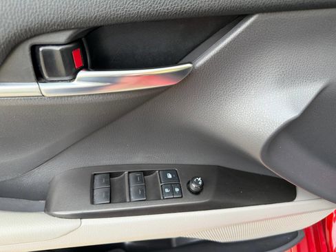 Used 2021 Toyota Camry SE FWD image 14