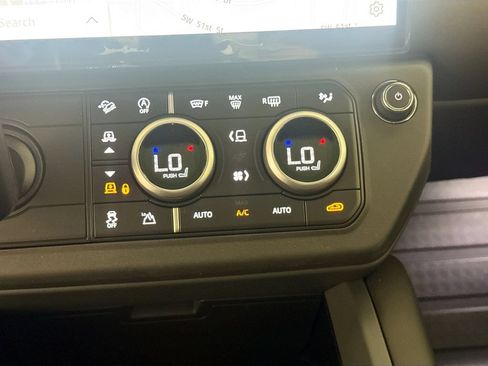 New 2026 Land Rover Defender 90 X-Dynamic SE AWD/4WD image 16
