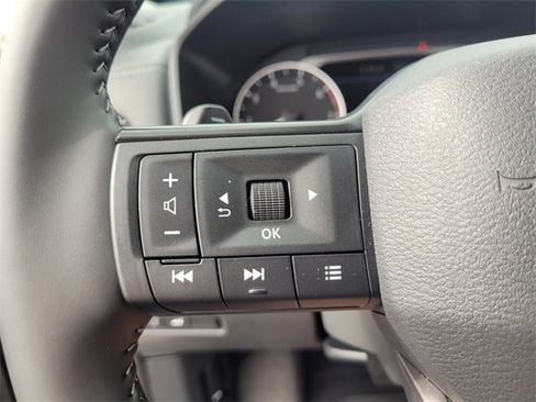 Used 2025 Nissan Rogue SV image 22