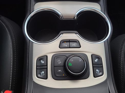 Used 2024 GMC Terrain Denali w/ Denali Premium Package AWD/4WD image 27