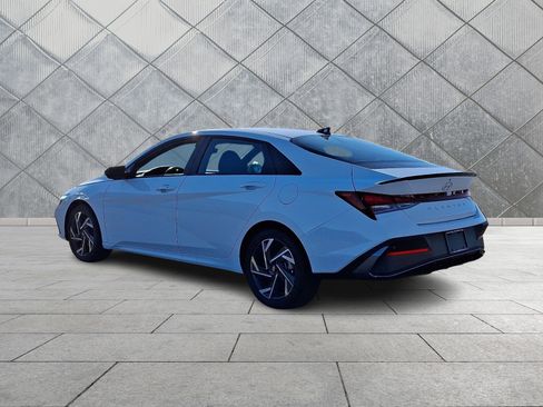 Certified 2025 Hyundai Elantra Sport image 5