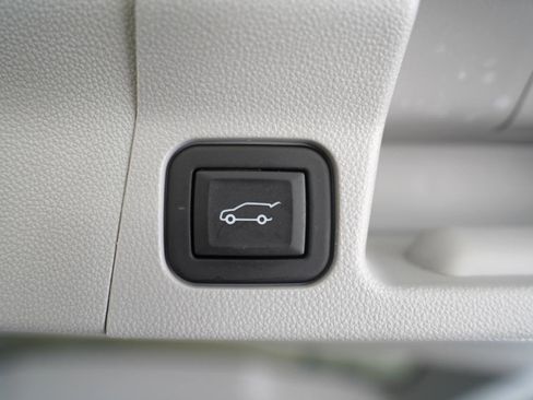 Used 2023 GMC Acadia SLT FWD image 39