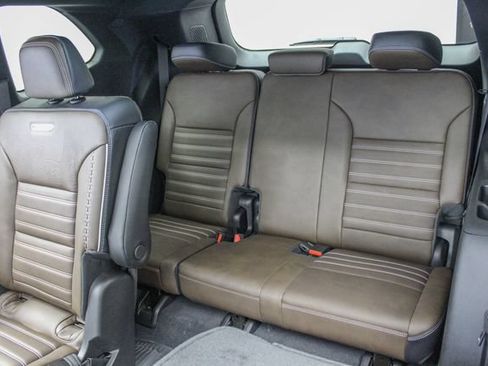 New 2026 GMC Acadia Denali Ultimate w/ LPO, Floor Liner Package AWD/4WD image 19