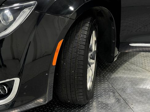 Used 2019 Chrysler Pacifica Limited FWD image 38