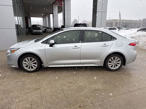 Used 2025 Toyota Corolla LE w/ LE Premium Package image 4